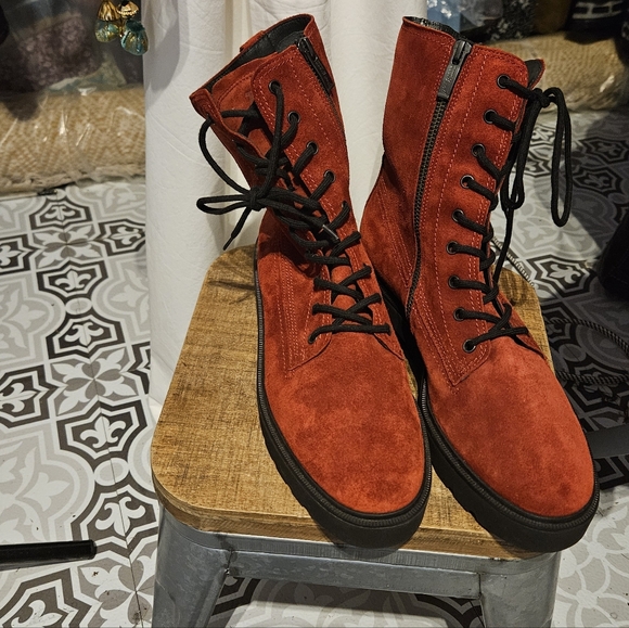 Paul Green Stylish Red Suede Women's Boots - Picture 2 of 4